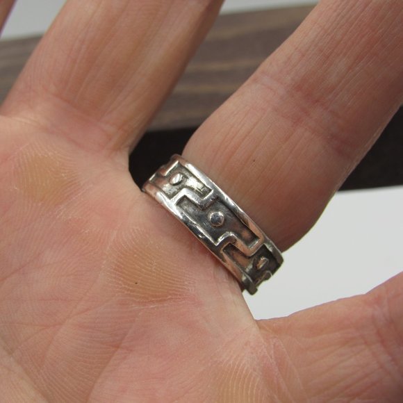 Size 7 Sterling Silver Rustic Maze Pattern Band - Picture 3 of 7